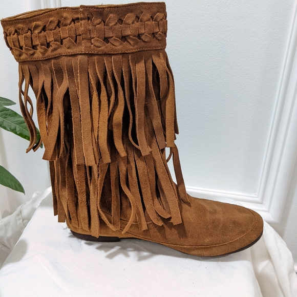 Suede calf boots moccasin style by Steve Madden. - Picture 5 of 16
